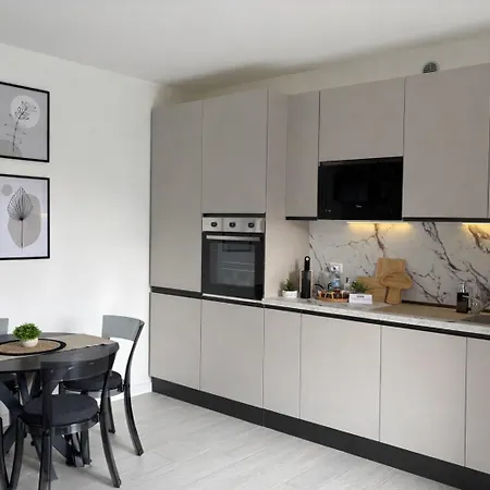 Elica Garden & Airport Apartment