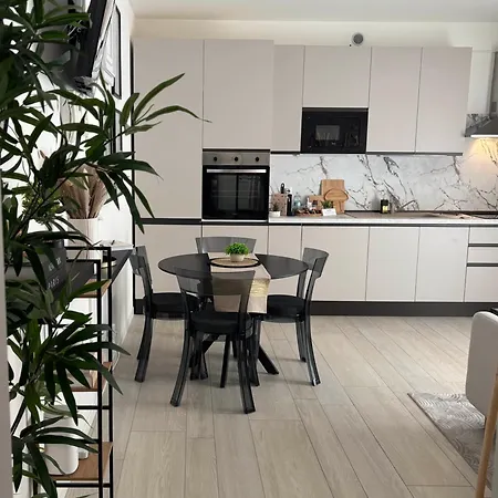 Elica Near Airport & Private Garden דירה ברגמו