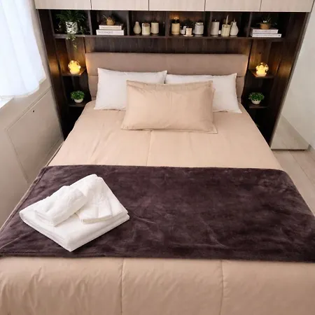 Elica Near Airport & Private Garden דירה *