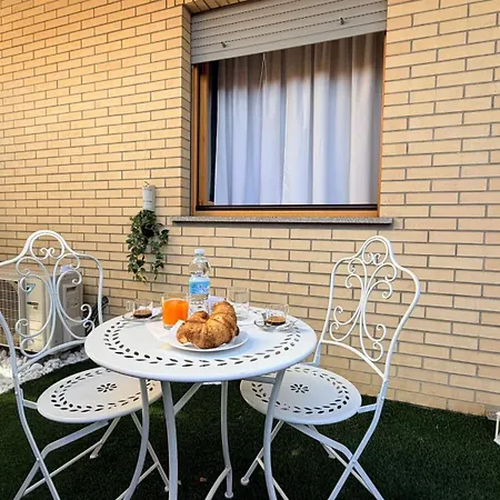 Elica Garden & Airport Apartment *