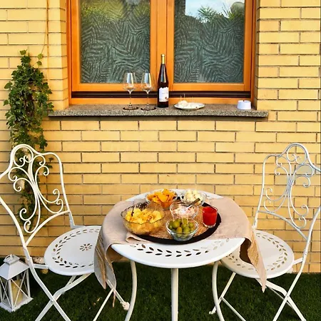 Elica Near Airport & Private Garden *